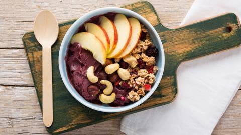 Receita Vegan - Bowl de Açaí com Muesli Bio, Fruta e Frutos Secos