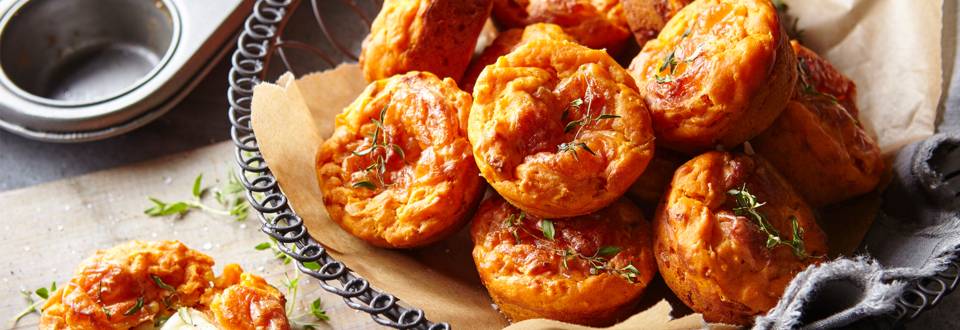Muffins de tomate com queijo mozarela