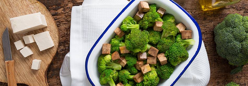 Receita Bio | Bowl de Brócolos com Tofu Marinado Bio no Wok