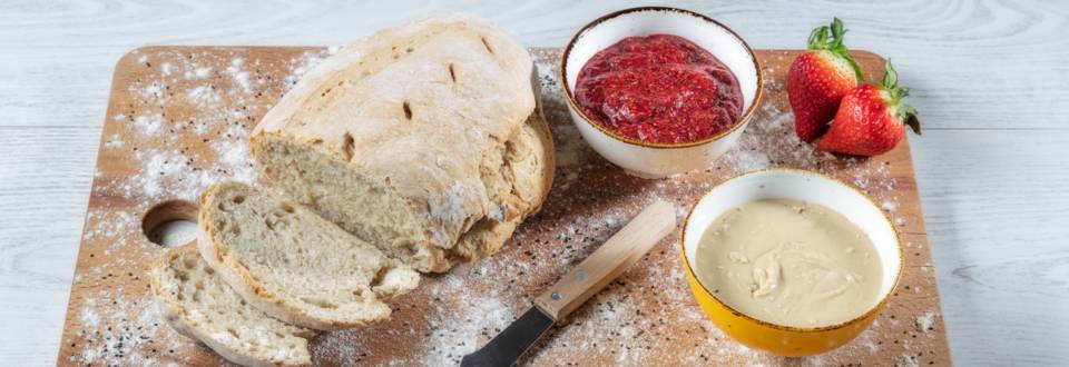 Receita Monsieur Cuisine - Pão Saloio com Manteiga de Caju e Doce de Frutos Vermelhos | Cooking Classes